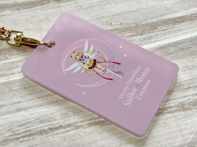 サイズは約縦10cm× 横6.2cm× 厚み0.6cm【3COINS×セーラームーン】カードケース(A)/330円(税込)