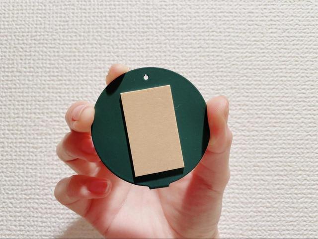 【IKEA スニーギング】裏側のシールで簡単に取り付けられます