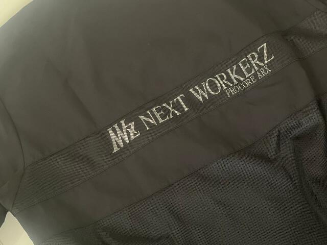 【ワークマン プロコア(R)ARX遮熱-7℃ ストレッチ2WAYピステ】背中には文字が