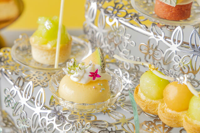 「青肉のメロンタルト、チーズムースメロンゼリー、メロン食べ比べ」＜期間：2025年5月1日～6月30日＞【【ヒルトン東京お台場】至福の「メロンアフタヌーンティー＆ハイティー」開催！スコーンやサンドイッチも食べ放題！】