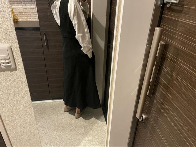 【UNIQLO ブラッシュドジャージージャンパースカート】お尻のラインも出にくい作り