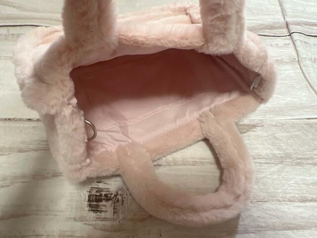 内側はポケットが1つついています