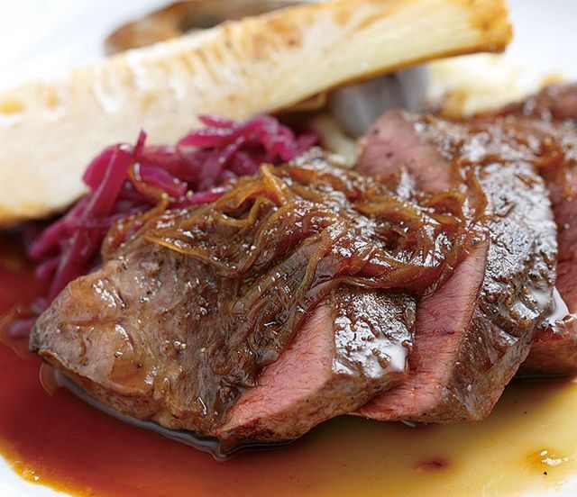 うまい肉「名店の逸品」／タツミ（中目黒）　タツミの和牛ハツのステーキ オニオンソース　1600円