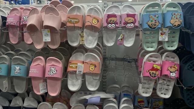 【韓国ダイソー】可愛いキャラクターのサンダルも種類豊富