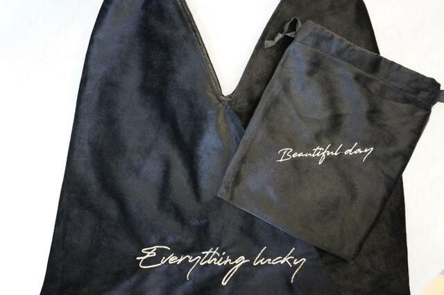 【ダイソー　ベロア風三角トートバッグ】巾着と一緒に使うのがおススメ♪