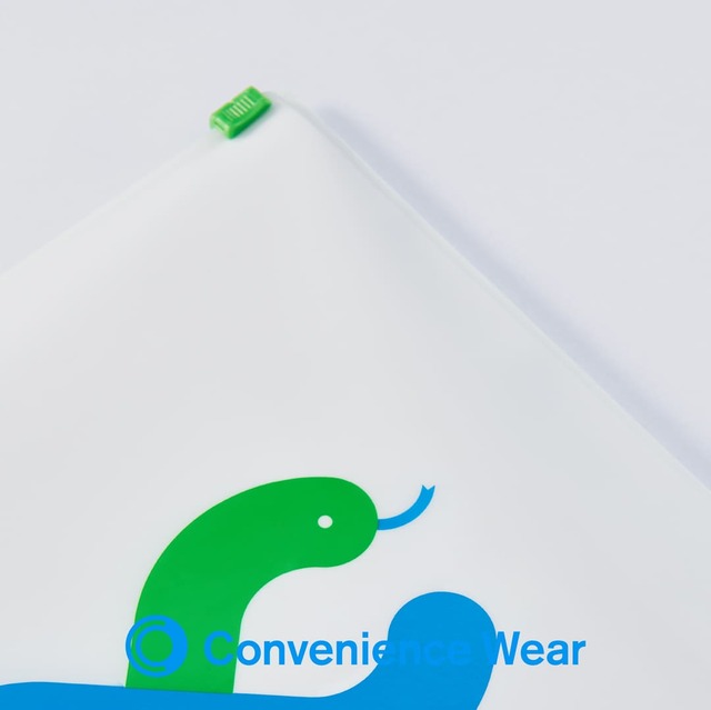 【ファミリーマート「コンビニエンスウェア」】コンビニカラーのへびがかわいい！