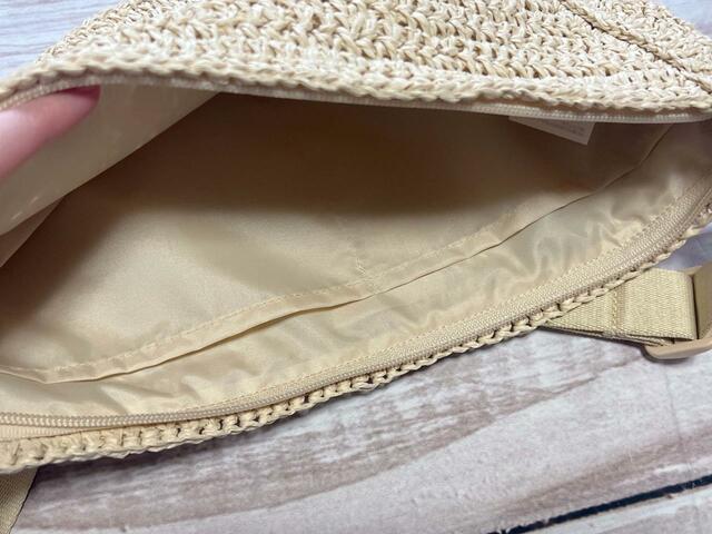 内側にはポケットが2つついています