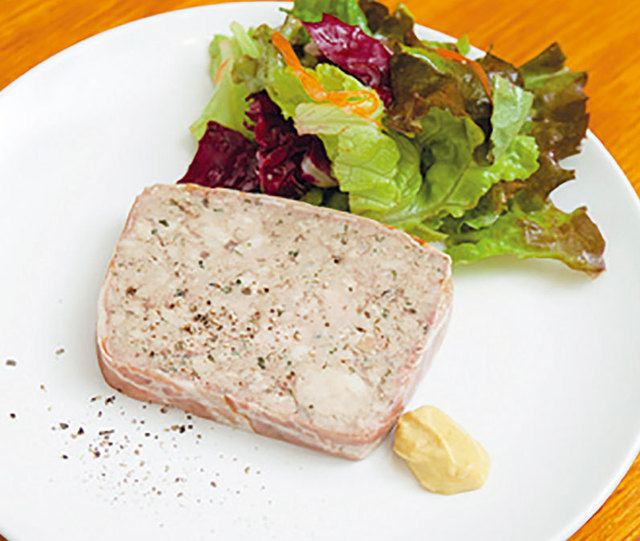 【北新地】びすとろ堂島精肉店　田舎風お肉のテリーヌ 900円