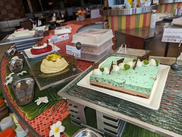 【シェラトン・グランデ・トーキョーベイ・ホテル】ハワイアンスイーツが並ぶ