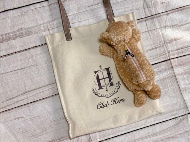 A4サイズが入るトートバッグにつけてみました。かわいすぎる〜！