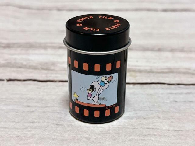 手足を使って人形を動かすスヌーピーがかわいい！