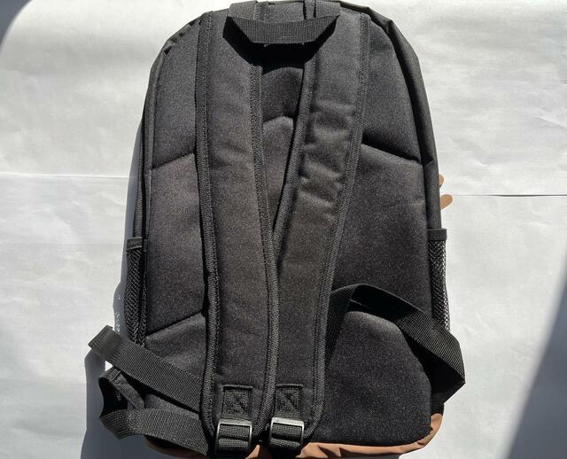 【コメリ ナチュラルシーズンＤＡＹパックブラック25Ｌ】しっかりと肩にも背中にもフィット