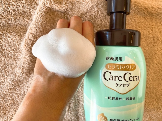 ケアセラ　泡の高保湿ボディウォッシュ