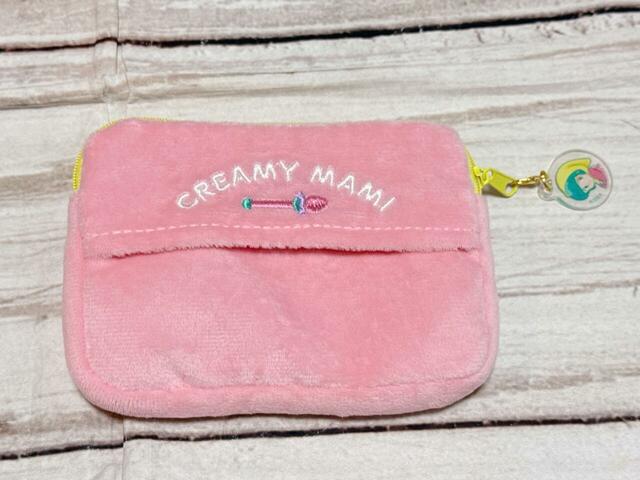 背面にポケットティッシュを収納できる仕様