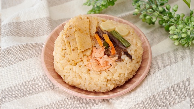 春の彩りおにぎり