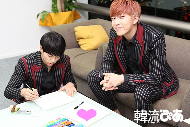 U-KISSの取材の様子　1月22日発売の「韓流ぴあ 2/28号」もチェック！