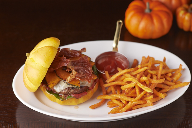 パンプキンバーガー (2,200円)