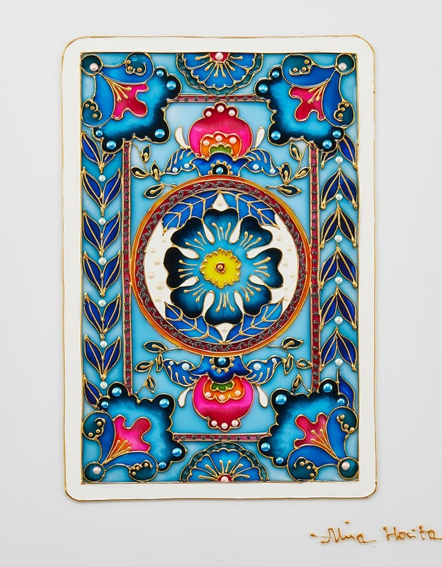 【青山デカーボ「ネコのトランプ缶」】華美で繊細なボタニカル風のシンメトリーデザイン