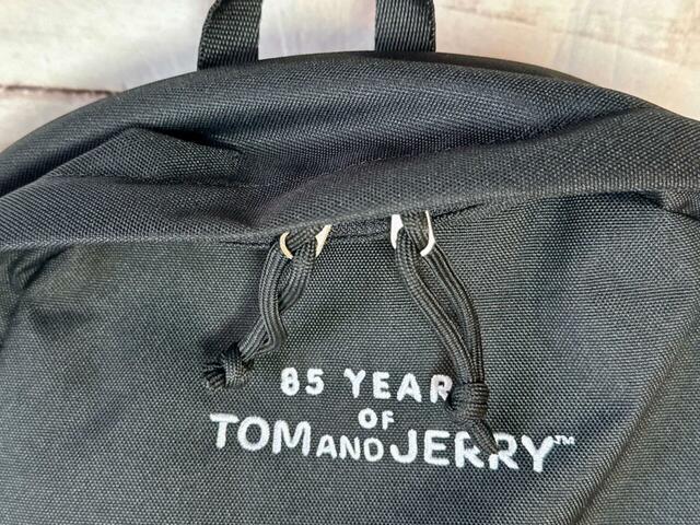 メイン収納はWファスナー仕様