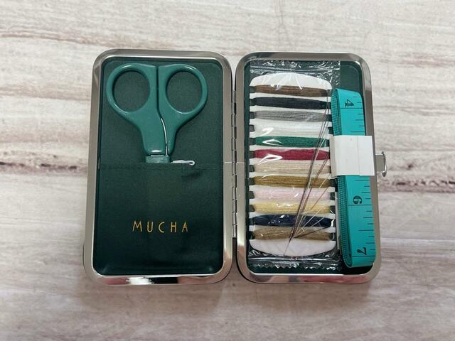 オープン！中にはお裁縫セットが入っています