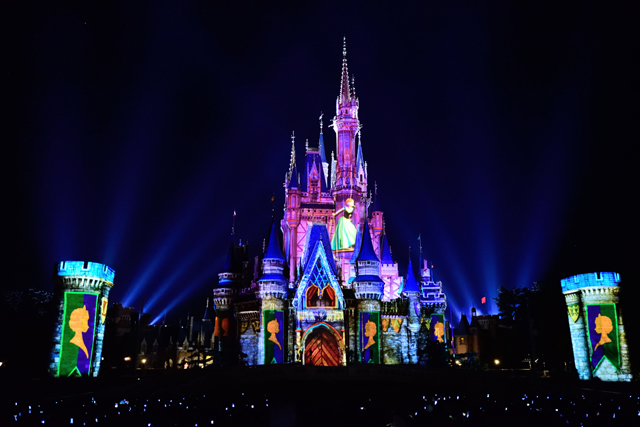 東京ディズニーランド「ワンス・アポン・ア・タイム～スペシャルウィンターエディション～」映画『アナと雪の女王』シーン全公開! ©Disney 21