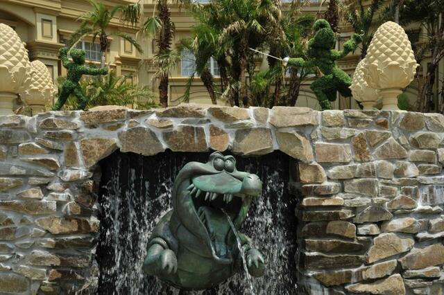 東京ディズニーランドホテル「ミスティマウンテンズ・プール」