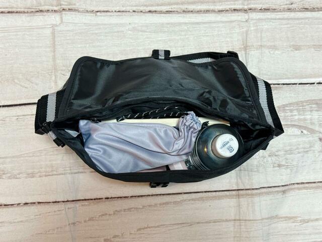 メイン収納には単行本も入ります！