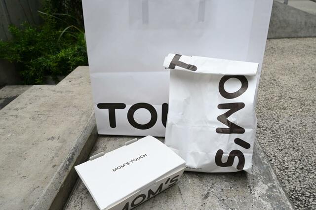 シンプルなテイクアウトのパッケージ