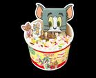 「お正月ハッピーフレンズ トムとジェリー」<価格:560円(税込)>【サーティワンに「トムとジェリー」が初登場!お正月スペシャルセットに“トムの顔アイス”付き限定ハッピーフレンズも!】