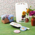 【Afternoon Tea LIVING】スクエアポーチ ￥2,420、ウォールスタンドミラー ￥4,950、プリントヘアブラシ ￥2,200、刺繍ミラー(ピンク/ブルー) 各￥770
