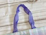 持ち手の長さは（約）42.5cm。肩がけできる長さなので、持ち運びもラクラク！