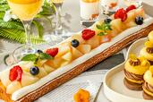 「桃のタルト」<期間:2026年6月3日〜7月30日>【横浜ベイシェラトンでトロピカルなデザートが食べ放題!旬の“桃&マンゴー”を堪能できるナイトスイーツブッフェ開催!】