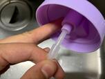 【セリアのディズニーコラボストローマグ】ふたの内側のストローのストッパー部分を下にずらす