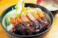 創作洋食／新富町「下町洋食キッチントキワ」 の「ウヰンブル丼 （味噌汁付き）」950円