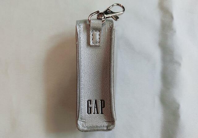 裏面には「GAP」の型押し