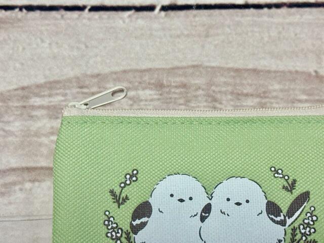 ファスナーで開閉する仕様