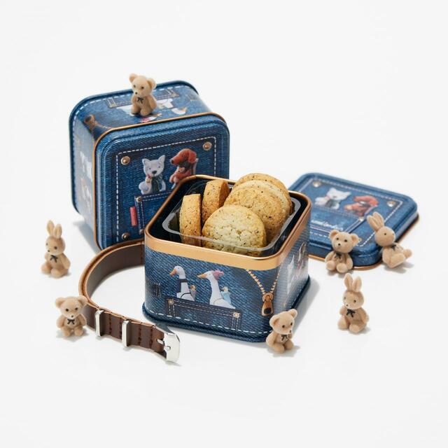 「ぬいぐるみ缶」＜税込 1,430円＞【青山デカーボからお菓子缶「コジコジ缶」や「おめかしパンダ缶」などが新登場】