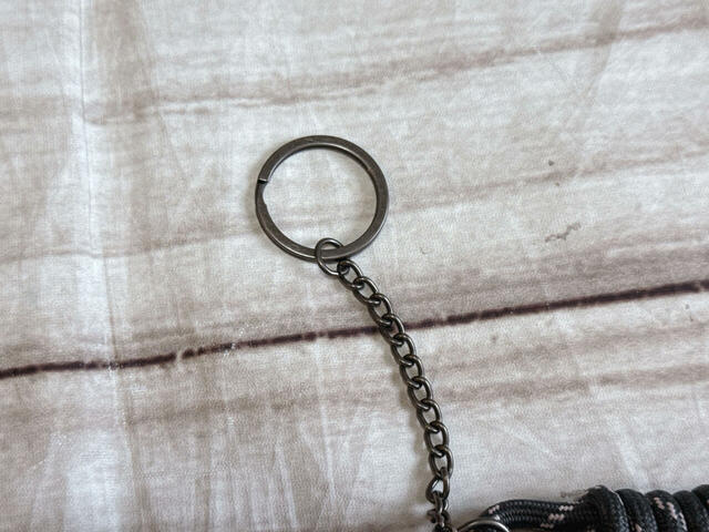 内側にはキーリング付きで便利