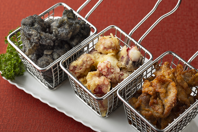 「リラッサザンギバリエ（鶏肉の黒ザンギ・タコ・ラム）」＜期間：2025年10月1日～12月19日＞【東京ドームホテルに「海鮮パフェ」や「紅ズワイ蟹」「メロン」など、北海道の魅力溢れるメニューが勢揃い！『北海道グルメブッフェ 2025』開催！】