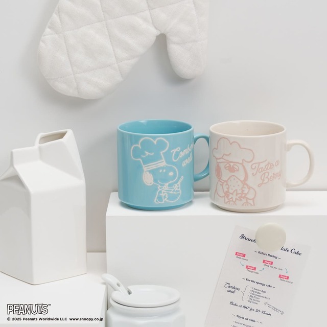 【PEANUTS×Afternoon Tea】マグカップ 各￥1,650／まるで手書きのような優しい線で描かれたスヌーピーとオラフのマグカップ