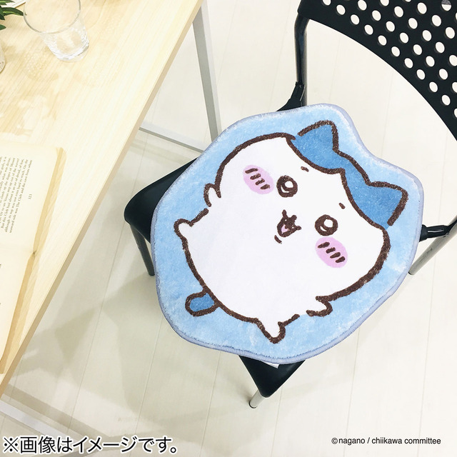 「ちいかわ インテリアマット （ハチワレ）」2,420円（税込）