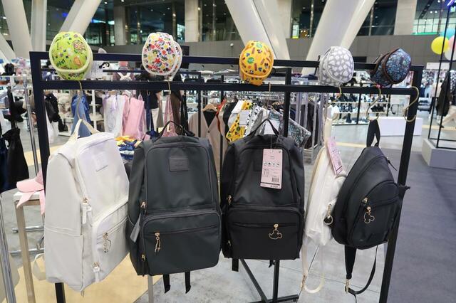 【ワークマン】Disneyリュック　イヤーマフラー　他