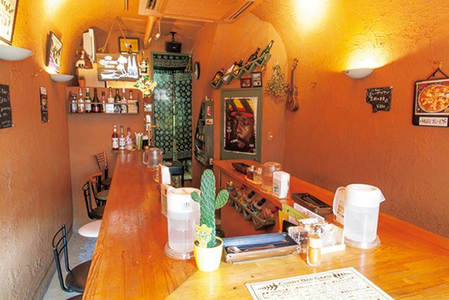 「焼きカレー」の名店／北千住・CURRY BAR GAKU　 内観