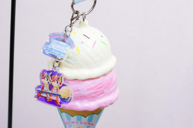 グミキャンディー、ミニスナックケース付き 1200円｜アイスクリームは2段