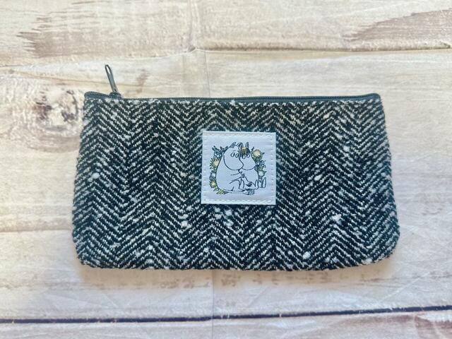 モノトーン生地が大人っぽいツイード調ポーチ
