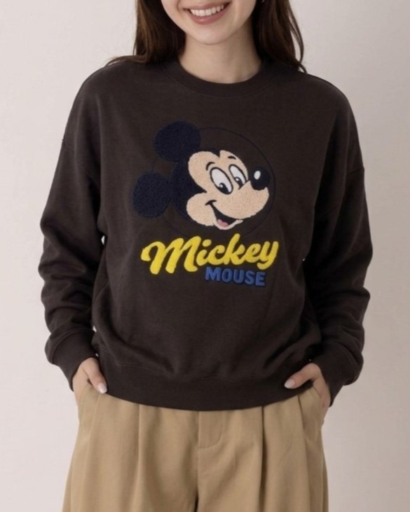 <Disney>【ミッキー&ミニー】サガラ刺しゅうゆったり裏毛トレーナー 2,980円