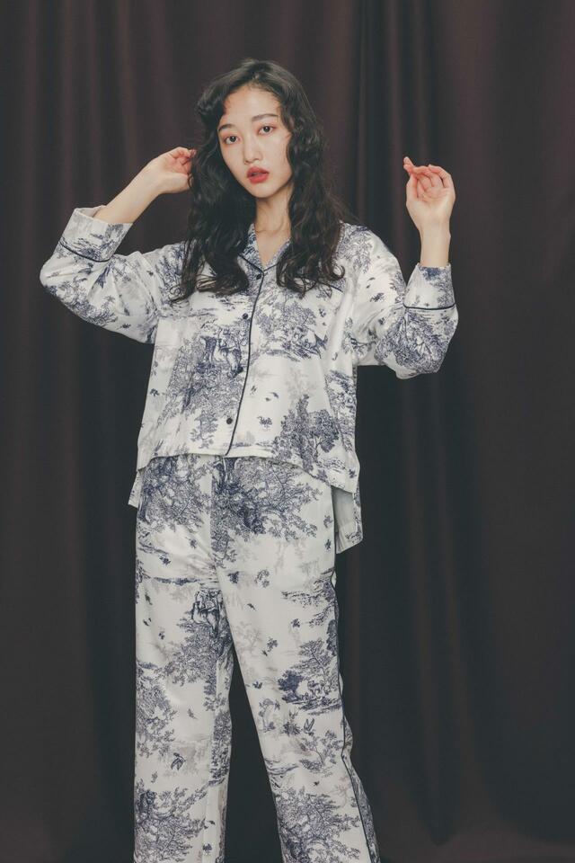 【SNIDEL HOME（スナイデル ホーム）】■【Warm Satin】バレンタインプリントシリーズトップス価格：8,910円カラー展開：WHT / PBEG / BRW ■【Warm Satin】バレンタインプリントシリーズロングパンツ価格：8,580円カラー展開：WHT / PBEG / BRW 