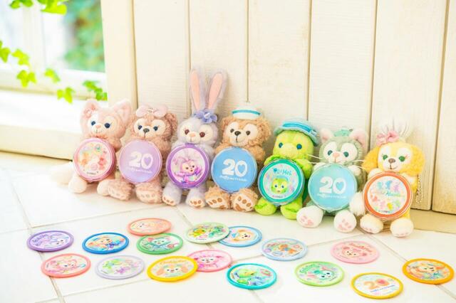 ぬいぐるみチャーム 2,500円｜東京ディズニーシー「ダッフィー＆フレンズ20周年：カラフルハピネス」スペシャルグッズ｜販売開始：2025年4月8日（火）