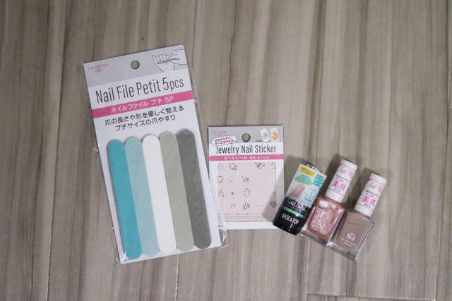 セリアならたったの数百円で本格フットネイルができる！