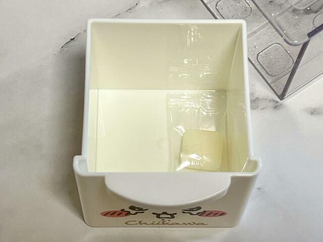 【ちいかわ CUCASE】中にソーダ味のガムが入っています